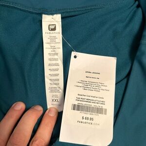 Fabletics NWT 2X 7/8 Leggings in Deep Teal with Zipper Back Pocket